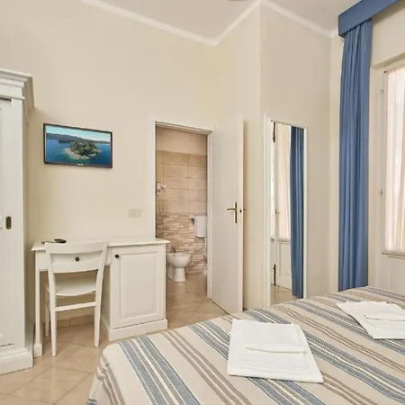 Hotel Villa Rodriguez Capoliveri  Exterior photo